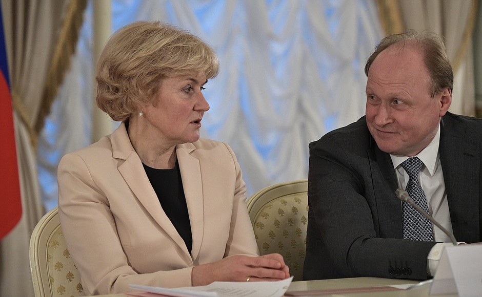 Deputy Prime Minister Olga Golodets (left) and Presidential Adviser Vladimir Tolstoy before the meeting of the Presidential Council for Culture and Art.