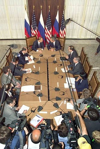 Russian-American talks in an enlarged format.