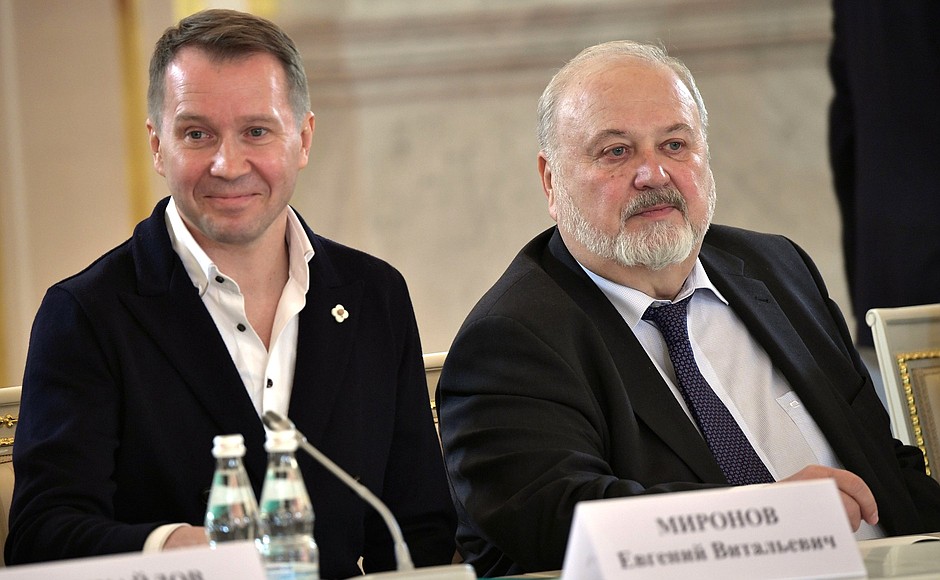 Artistic Director of the State Theatre of Nations Yevgeny Mironov (left) and Rector of the Gerasimov Institute of Cinematography Vladimir Malyshev before the meeting of the Council for Culture and Art.