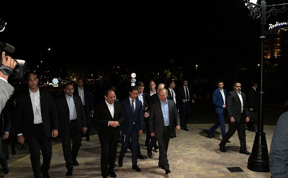 Во время прогулки с Президентом Египта Абдельфаттахом Сиси.