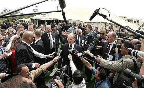 На встрече с журналистами после подписания российско-ливийских документов.