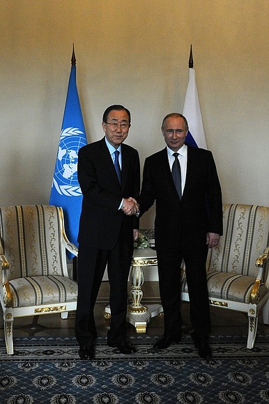 С Генеральным секретарем ООН Пан Ги Муном.