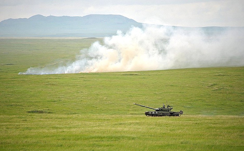 Final phase of large-scale military exercises involving Eastern and Central Military District forces.