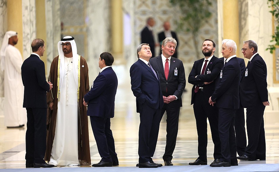 Members of delegations before Russia-UAE talks.