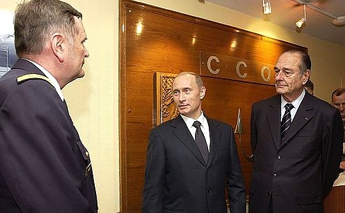 В Центре командования воздушными операциями с Президентом Франции Жаком Шираком и генералом Гавьяром.
