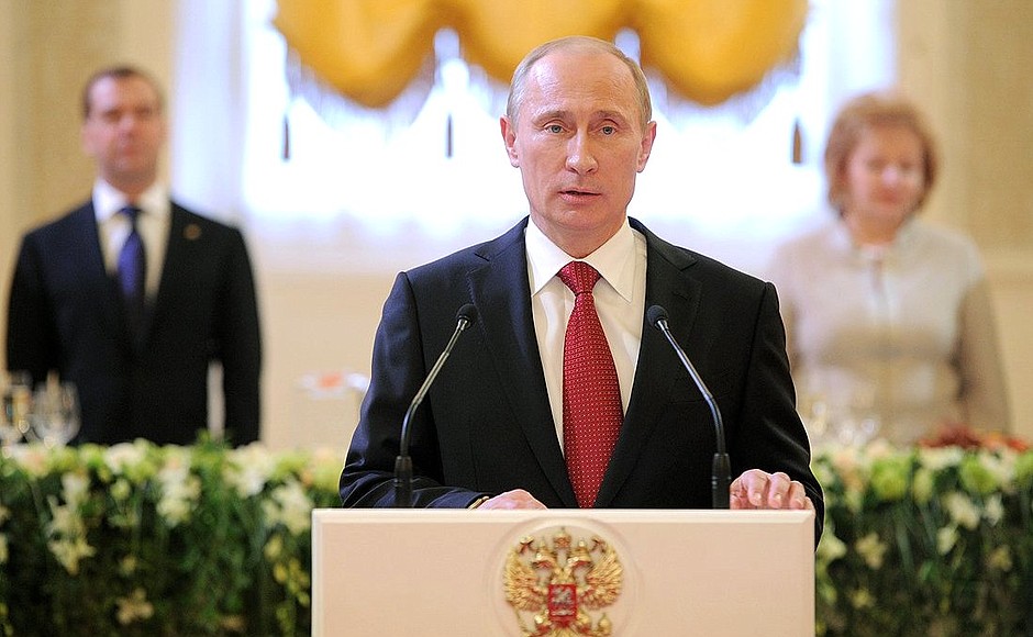 На торжественном приёме по случаю вступления Владимира Путина в должность Президента России.