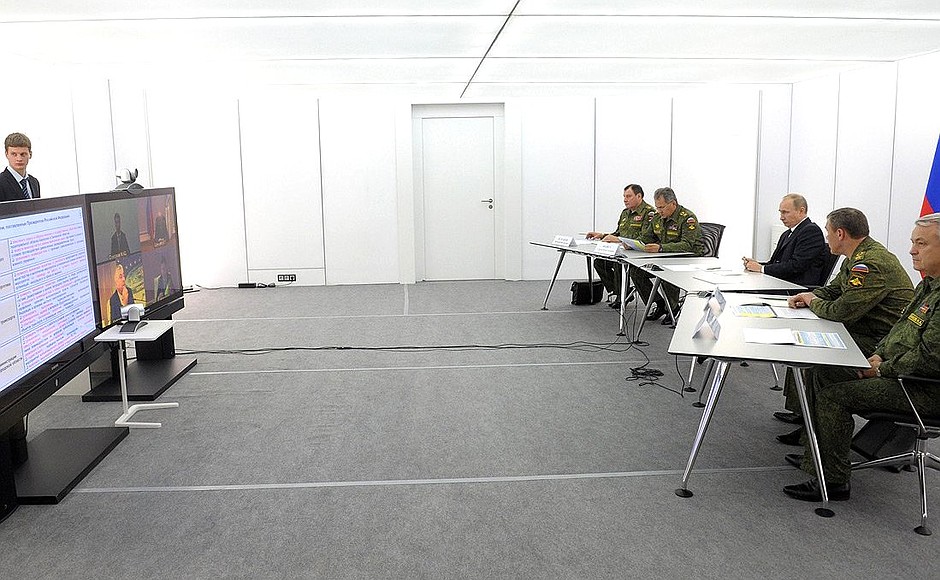 At the meeting on the preliminary results of the Zapad-2013 joint Russian-Belarusian exercises.