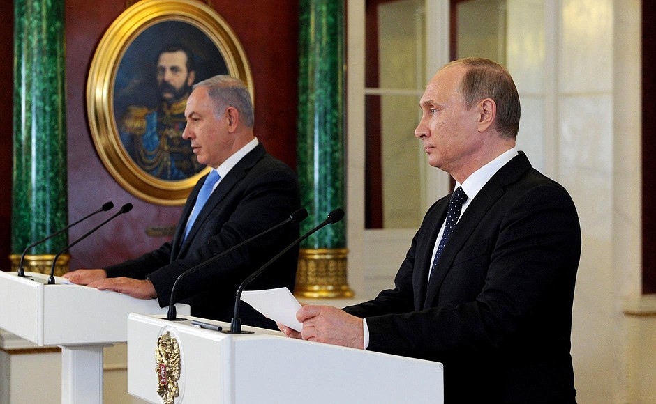 На пресс-конференции по завершении российско-израильских переговоров. С Премьер-министром Израиля Биньямином Нетаньяху.