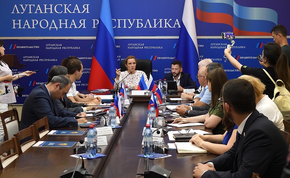 Maria Lvova-Belova holds a meeting of the headquarters on synchronising the legislation of the Russian Federation and the LPR on custody and guardianship.