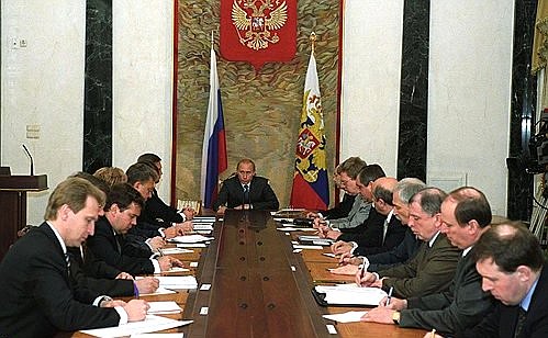 President Putin meeting with Cabinet members.