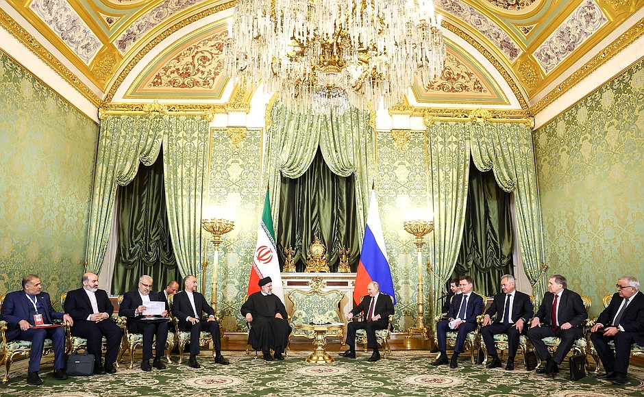 Российско-иранские переговоры в узком составе.