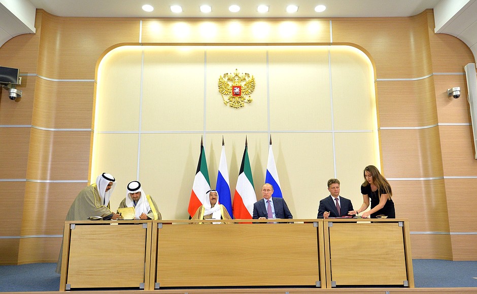 Signing of Russian-Kuwaiti documents.