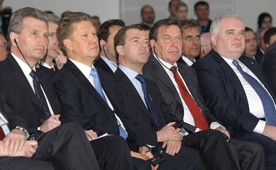 With EU Energy Commissioner Gunther Oettinger, Gazprom CEO Alexei Miller, Chairman of the Nord Stream Shareholders’ Committee Gerhard Schroeder, and Managing Director of Nord Stream AG Matthias Warnig (from left to right).