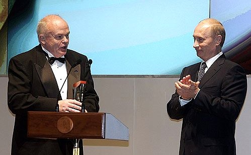 Academician Evgeniy Velikhov receives the Global Energy Prize 2006 for the development of scientific and engineering foundation for building the International Thermonuclear Reactor (ITER project).
