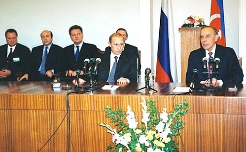 President Putin with President Heydar Aliyev of Azerbaijan at a news conference at the end of Russian-Azerbaijani negotiations.