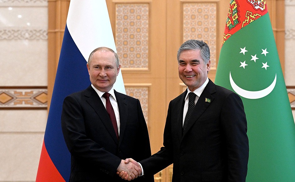 С председателем верхней палаты парламента Туркменистана Гурбангулы Бердымухамедовым.