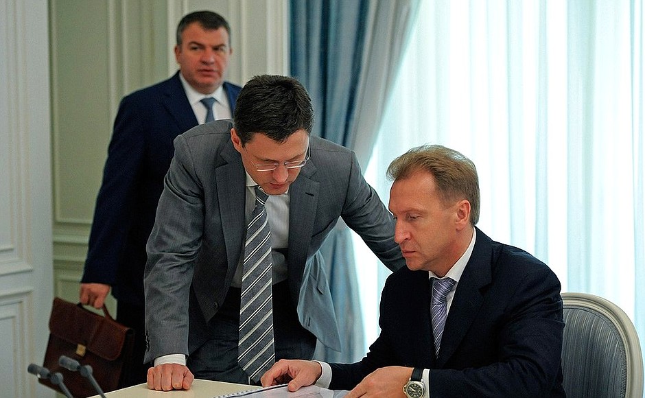 Before the meeting on the draft federal budget for 2013–2015. Left to right: Defence Minister Anatoly Serdyukov, Energy Minister Alexander Novak and First Deputy Prime Minister Igor Shuvalov.