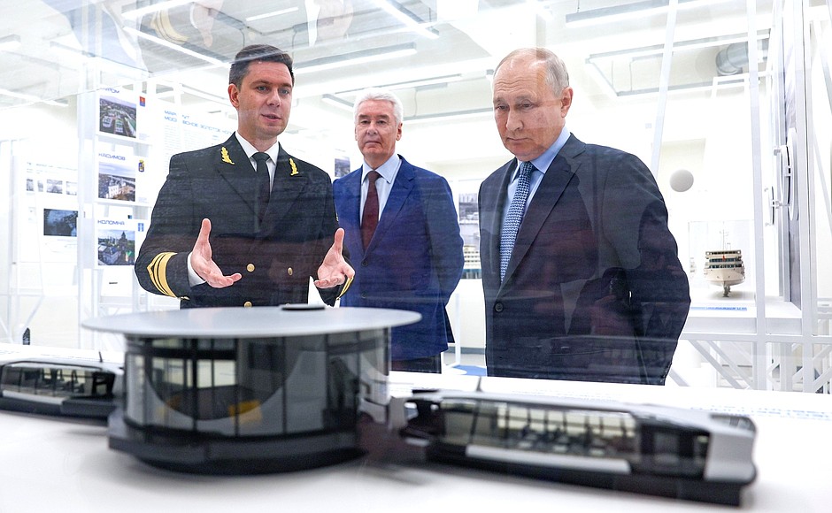 With Moscow Mayor Sergei Sobyanin (centre) and Director of the North River Terminal subdivision of Mosgortrans Maxim Lisin (second left) at “The Moskva River: The Moscow Golden Ring” exhibition inside the North River Terminal building.