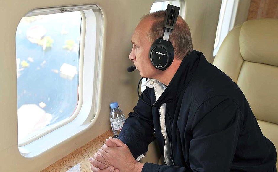 Во время осмотра с вертолёта населённых пунктов Благовещенского района, находящихся в зоне паводка.