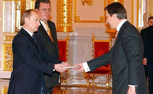 Ambassador of the Kingdom of Belgium Vincent Mertens de Wilmars presents his letters of credential. Beside President Putin is Presidential Aide Sergei Prikhodko.
