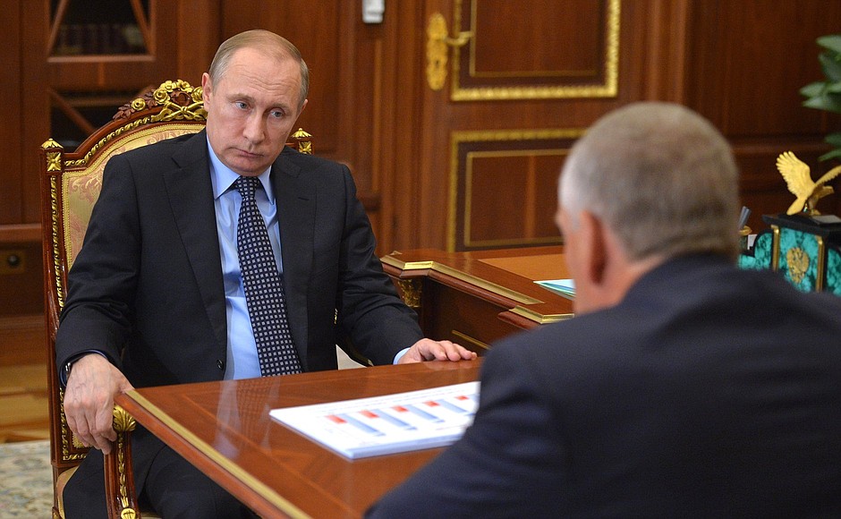 Во время рабочей встречи с губернатором Новгородской области Сергеем Митиным.
