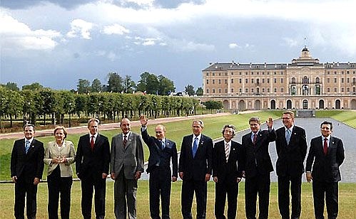 Официальное фотографирование глав государств и правительств «Группы восьми».