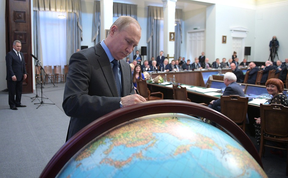 After the meeting of the Russian Geographical Society Board of Trustees, Vladimir Putin took part in the Globe of Russian Leadership project and signed the greater globe stored at the RGO.