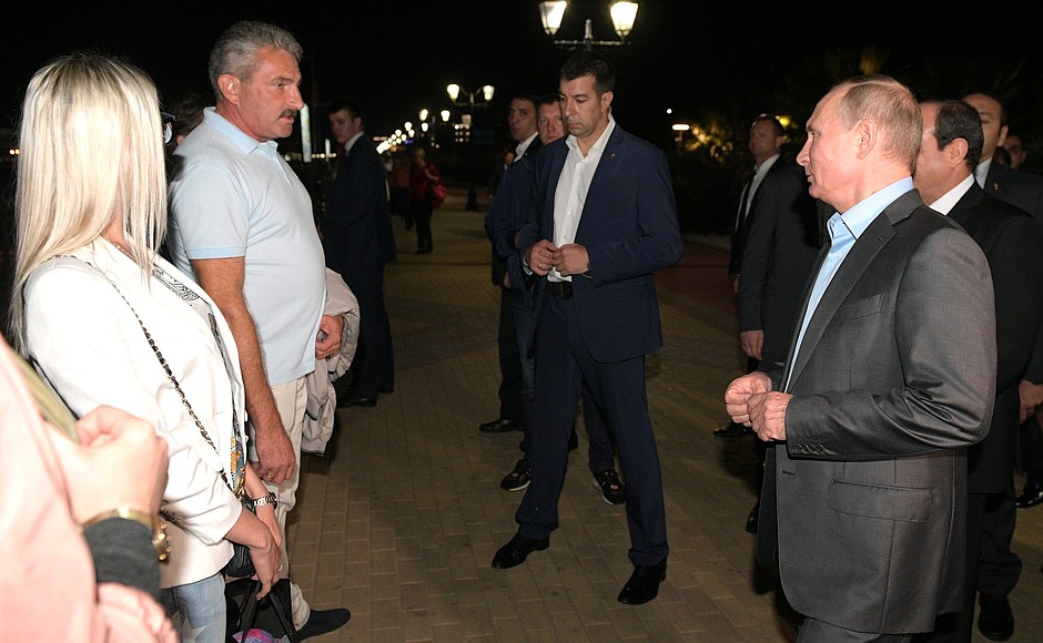 С Президентом Египта Абдельфаттахом Сиси во время общения с отдыхающими.