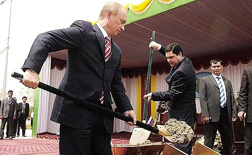 With President of Turkmenistan Gurbanguly Berdymukhammedov at a ceremony marking the start of construction of the Alexander Pushkin Russian-Turkmen School. Laying a commemorative capsule in the building\'s foundation.
