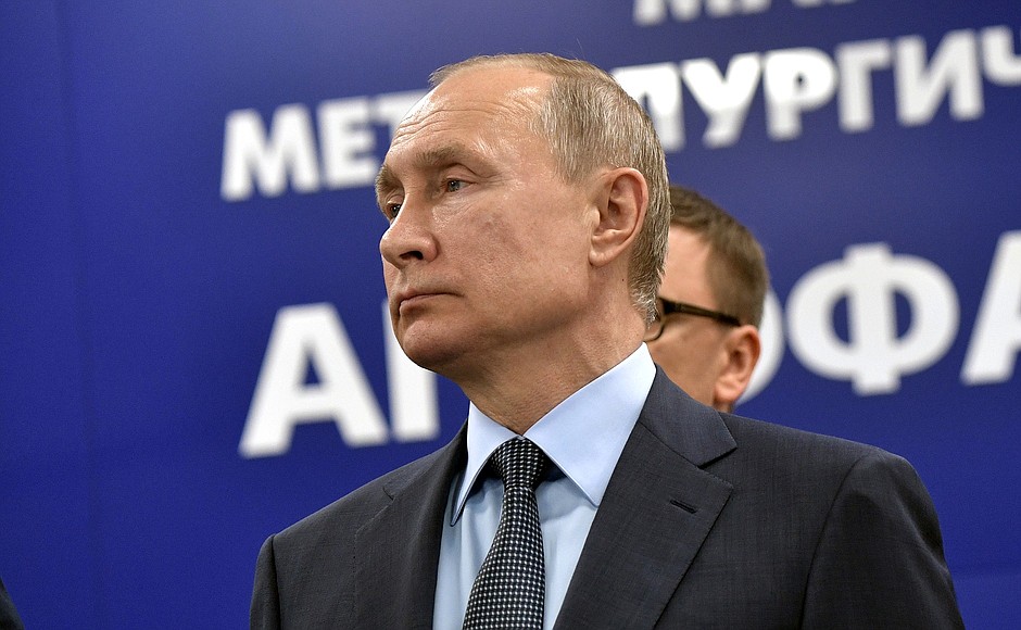 Vladimir Putin took part in launching the second stage of the sinter plant No. 5, a new mining and refining division of the Magnitogorsk Iron and Steel Works.
