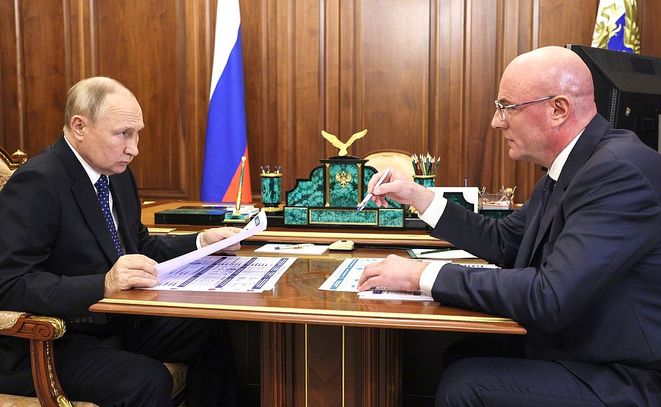 С Заместителем Председателя Правительства Дмитрием Чернышенко.