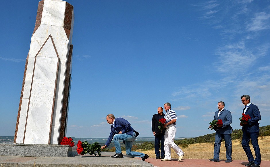 Ceremony laying flowers at the memorial to soldiers from the Kingdom of Sardinia, who fell in the Crimean War.