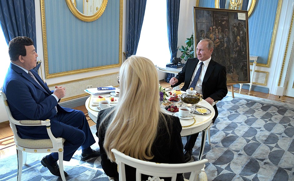 Vladimir Putin congratulated Iosif Kobzon on his 80th birthday.
