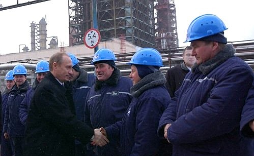 С рабочими Рязанского нефтеперерабатывающего завода.