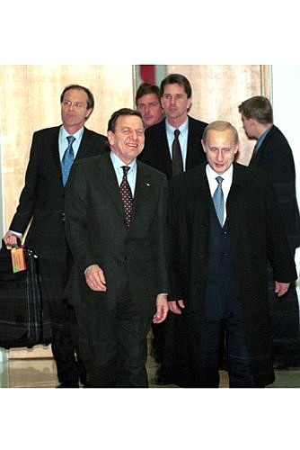 President Putin seeing off German Federal Chancellor Gerhard Schroeder at the airport.