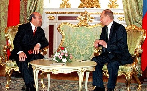President Putin and Kyrgyz President Askar Akayev.
