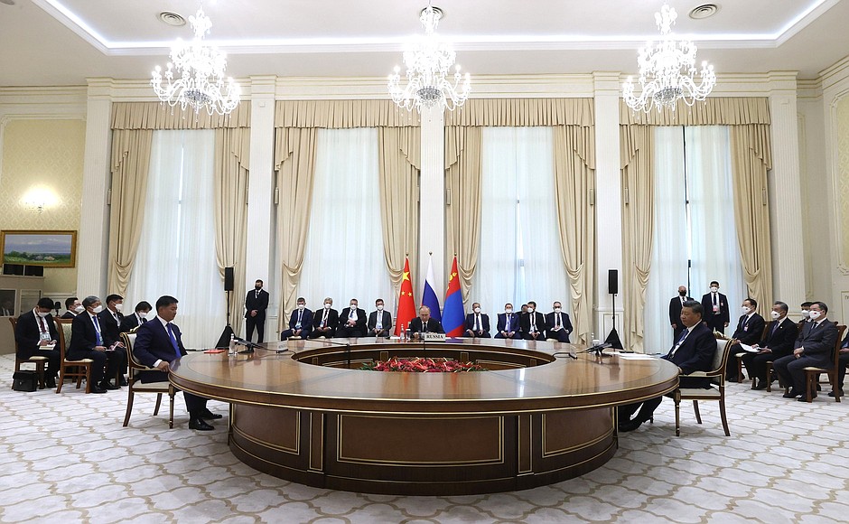 Встреча с Председателем КНР Си Цзиньпином и Президентом Монголии Ухнагийн Хурэлсухом.