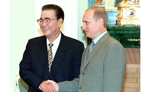 Vladimir Putin and Chairman of the Standing Committee of China\'s National People\'s Congress Li Peng.