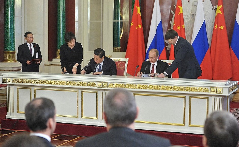 Владимир Путин и Председатель КНР Си Цзиньпин приняли Совместное заявление.