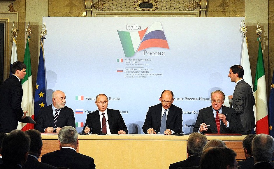 Signing Russian-Italian agreements.