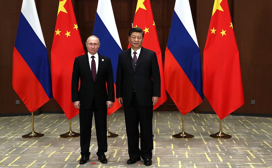 С Председателем Китайской Народной Республики Си Цзиньпином перед началом российско-китайских переговоров.