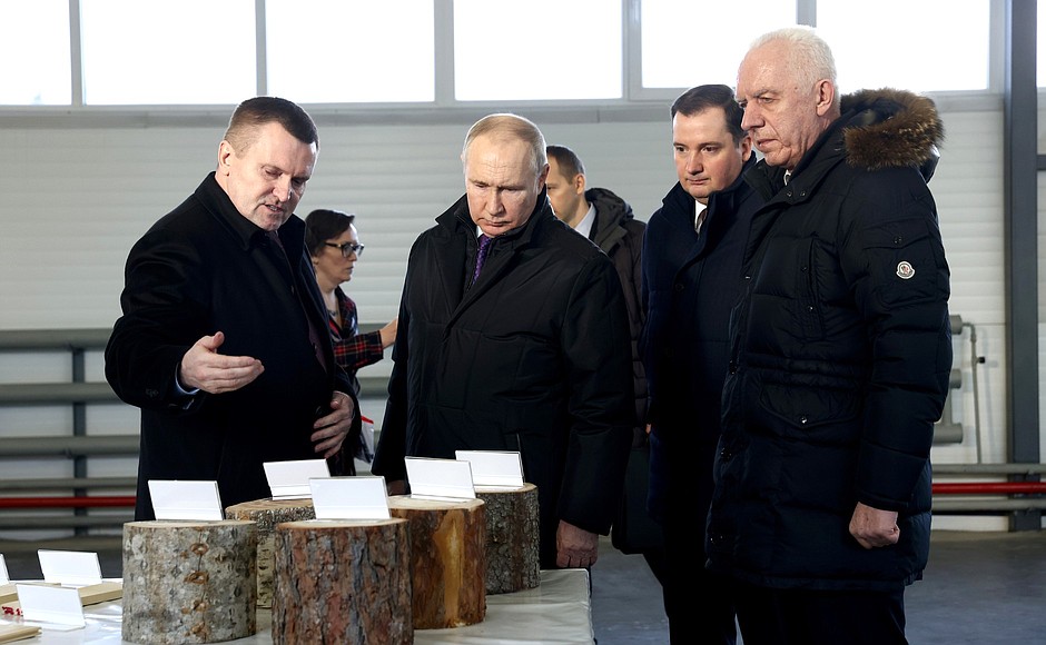 Visit to Ustyansky timber industry complex.