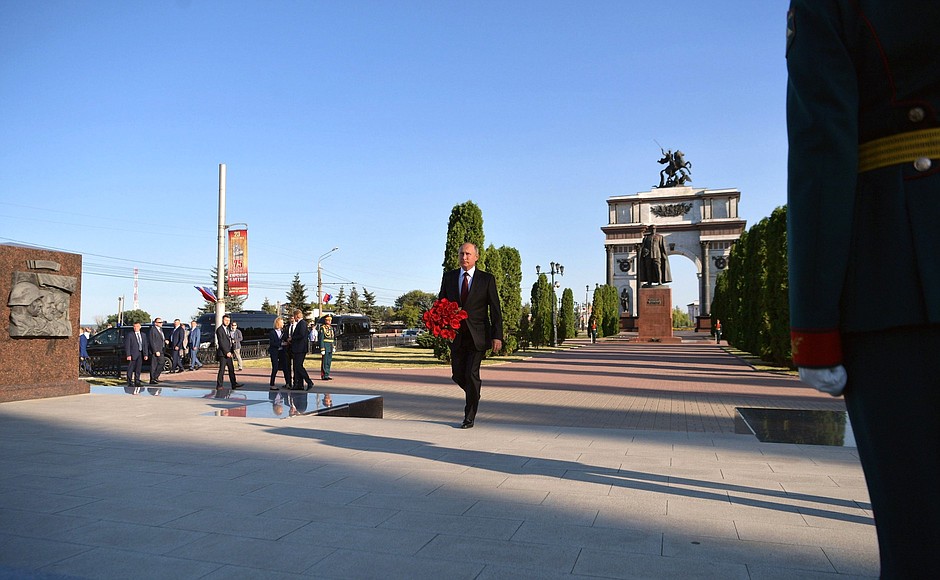 Во время посещения мемориального комплекса «Курская дуга».