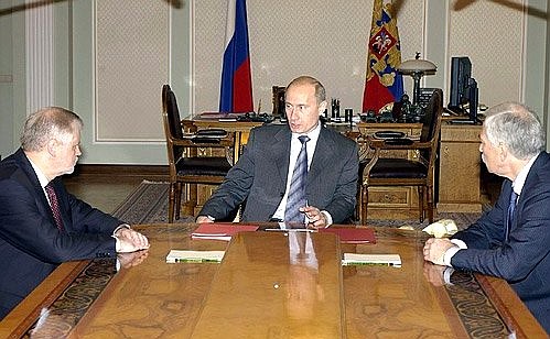 Встреча с Председателем Совета Федерации Сергеем Мироновым (слева) и Председателем Государственной Думы Борисом Грызловым.