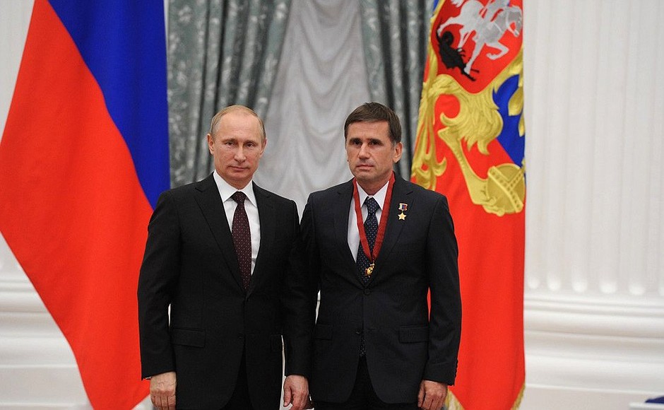 Presenting Russian Federation state decorations. The Order for Services to the Fatherland, III degree, is awarded to instructor and test cosmonaut Yury Malenchenko.