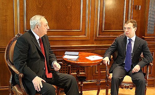 С Президентом Республики Абхазия Сергеем Багапшем.