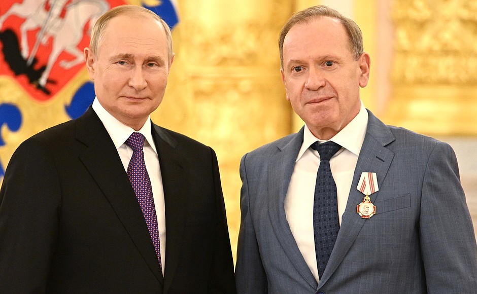 Ceremony to mark the 100th anniversary of the State Sanitary and Epidemiological Service. Mikhail Vilk, director of the All-Russian Research Institute of Railway Hygiene, awarded the Order of Pirogov.