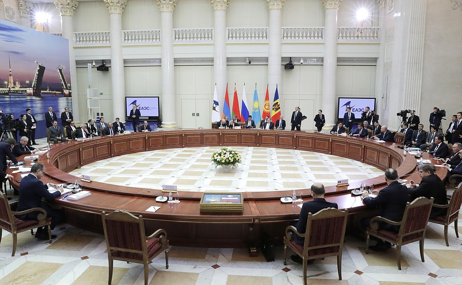 Перед началом заседания Высшего Евразийского экономического совета в расширенном составе.