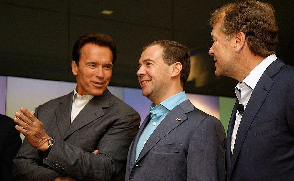 Visit to Cisco company. With Governor of California Arnold Schwarzenegger (left).