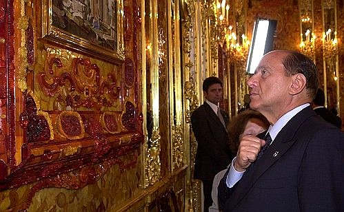 Italian Prime Minister Silvio Berlusconi in the Amber Room.